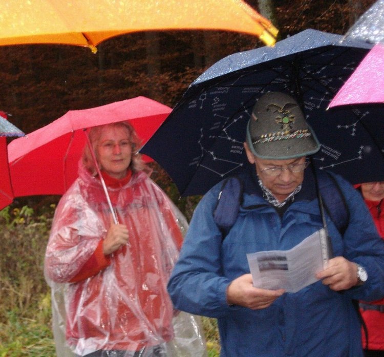 06_franz_berichtet_ueber_das_moorgebiet.jpg