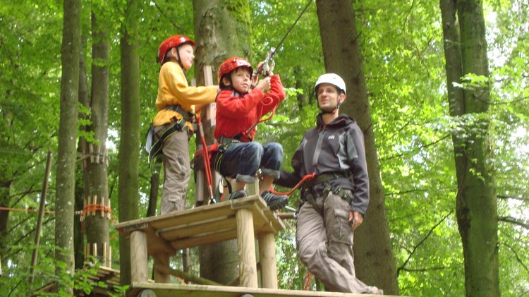 24.start_an_der_seilrutsche.jpg