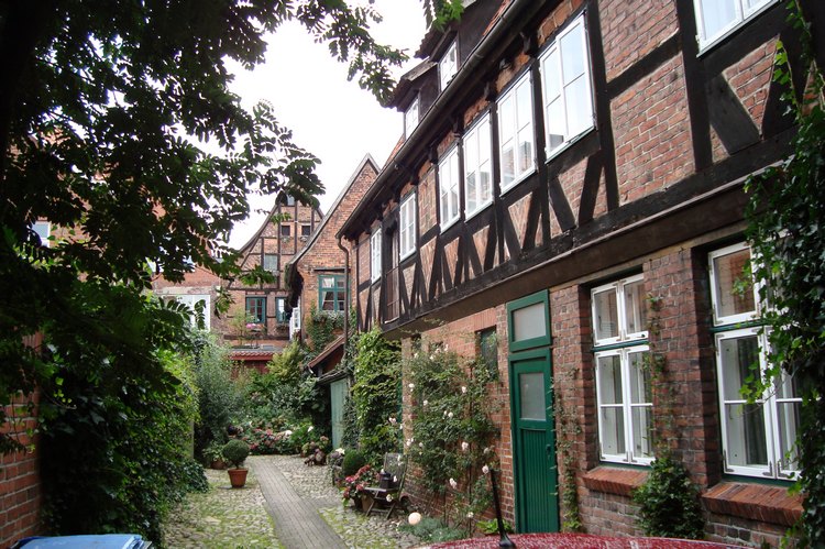 010_ein_schoener_hinterhof.jpg