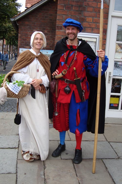 015_stadtwaechter_und_marktfrau.jpg
