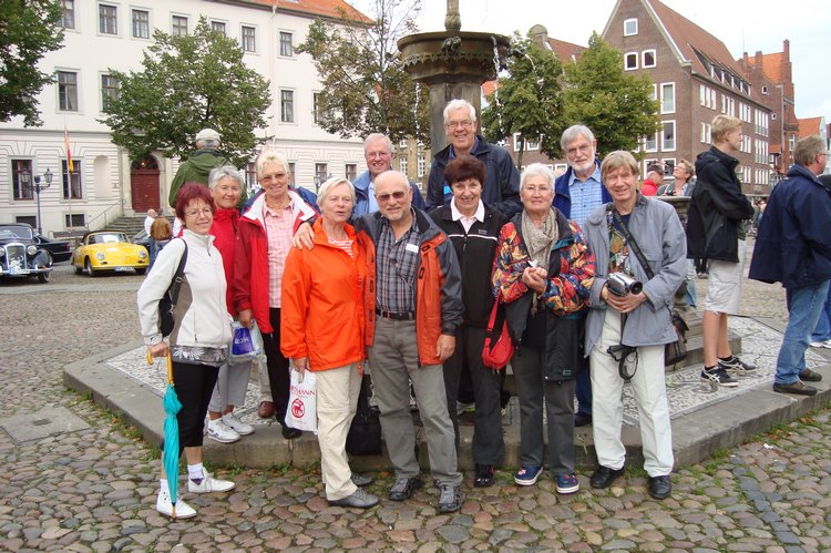 020_am_brunnen_vor_dem_rathaus_in_lueneburg.jpg