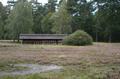 044_bluehende_heide_mit_bienenhaus.jpg