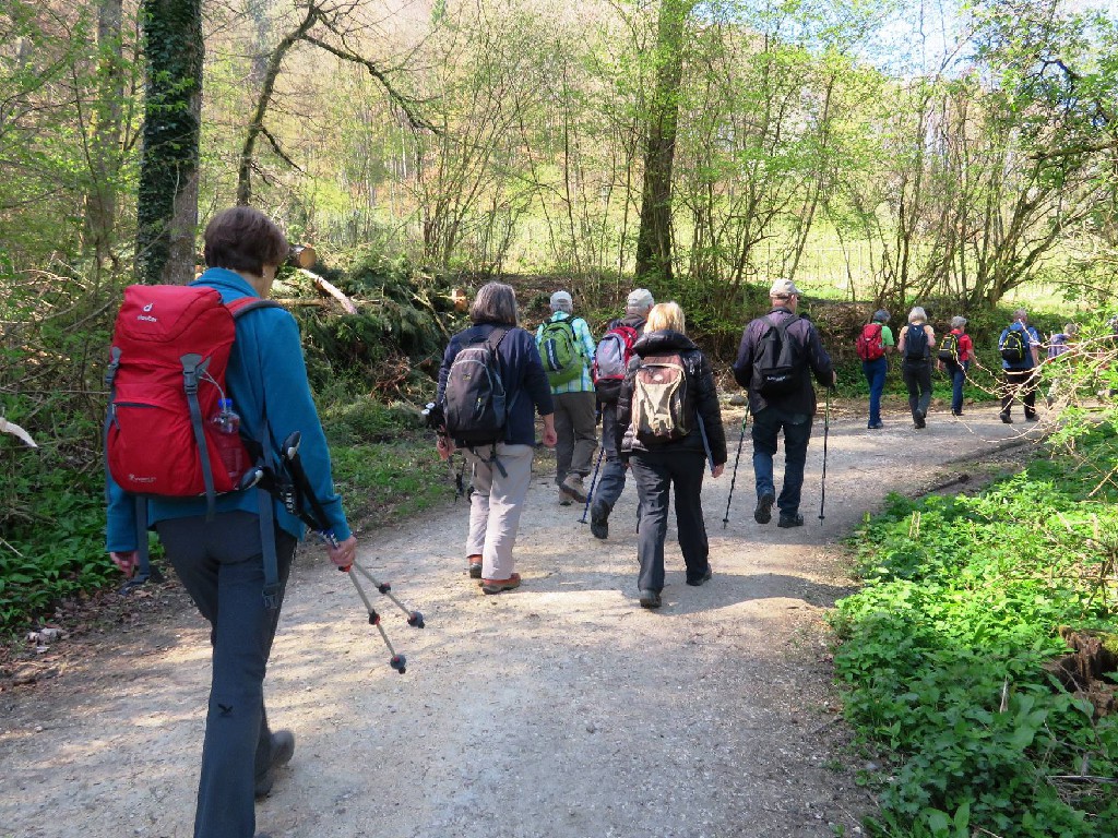 wandern Richtung "Lenk"-Garten