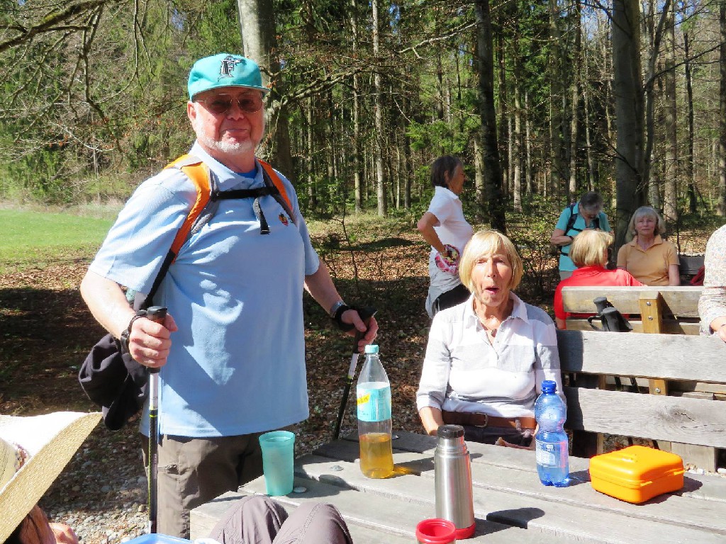 Rolf im nagelneuen  Albvereinshemd!