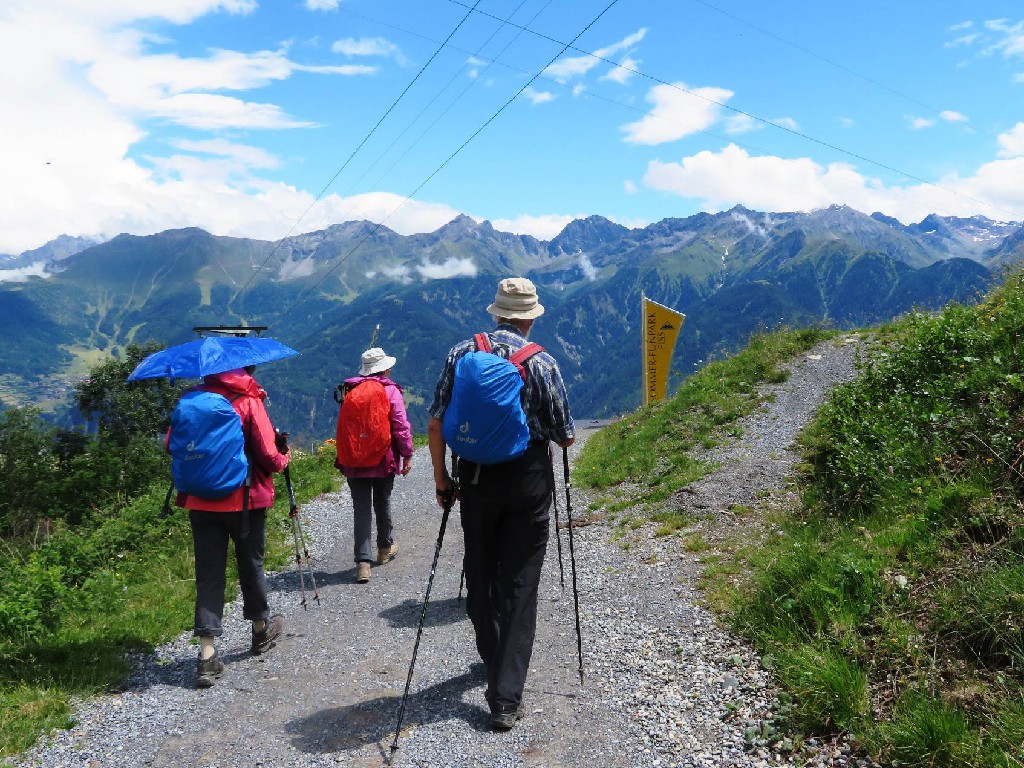 Heidi mit Sonnenschirm