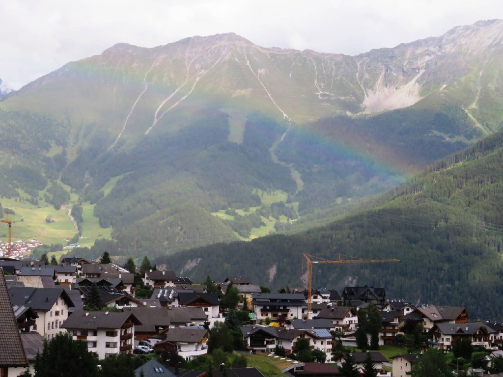 in Fiss ein schwacher Regenbogen