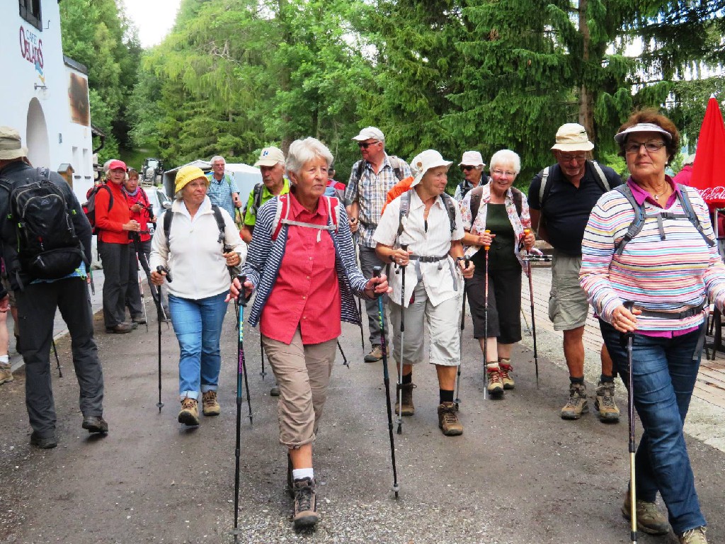 Munter wandern wir weiter