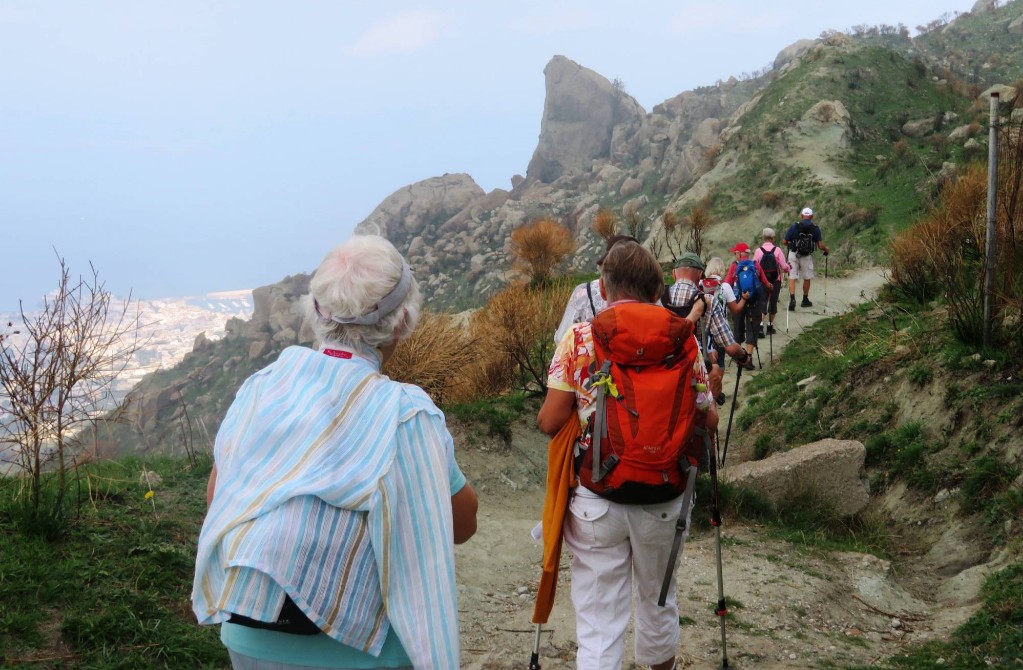 weiter durch die Felsen
