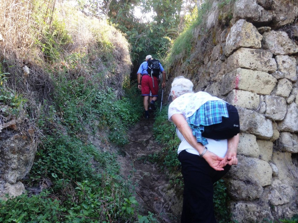 durch enge Gasse