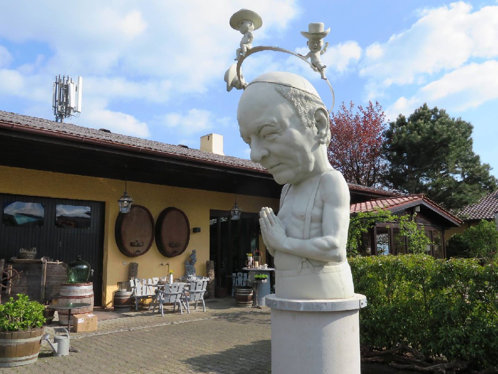 Lenk-Figur "Pfarrer Hansjakob"