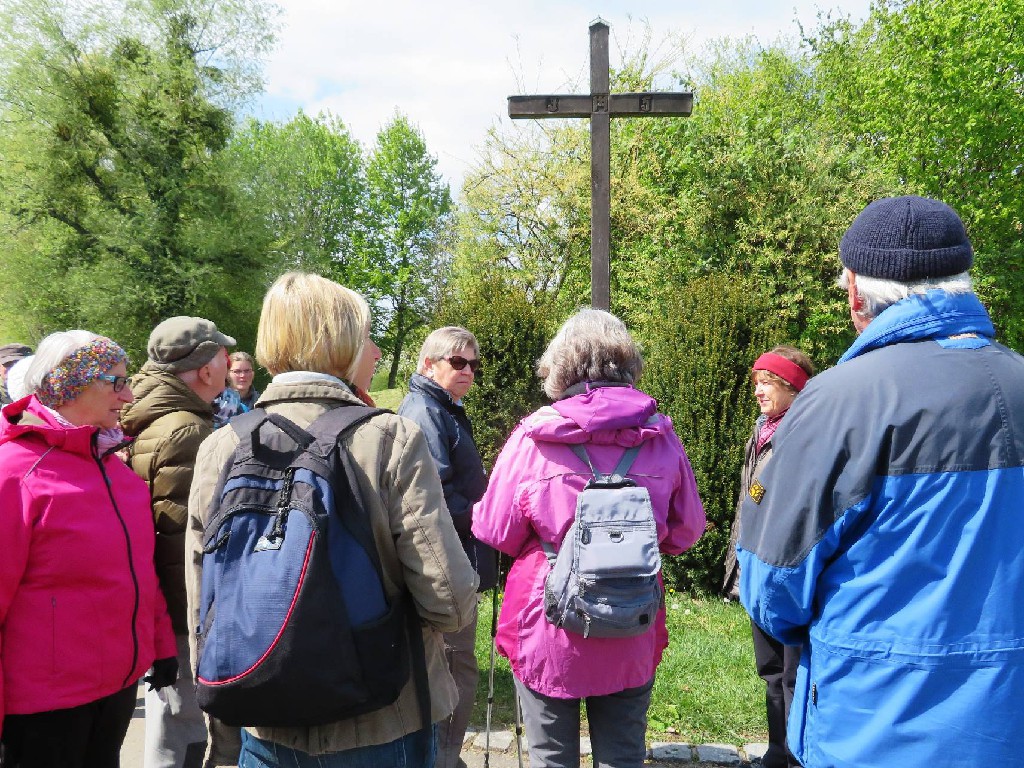 vorbei am Heidenkreuz