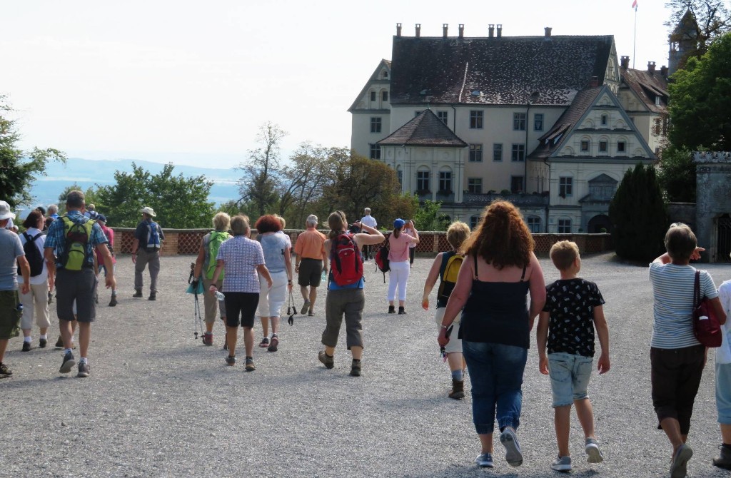 am Schloss vorbei