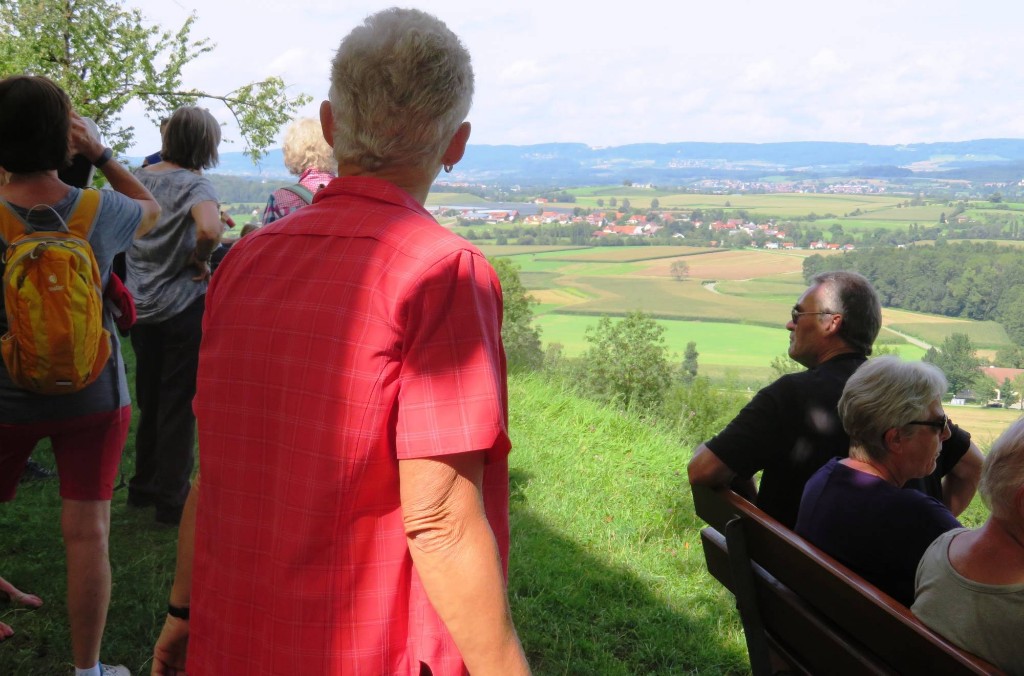 Blick ins Salemertal mit Heiligenberg