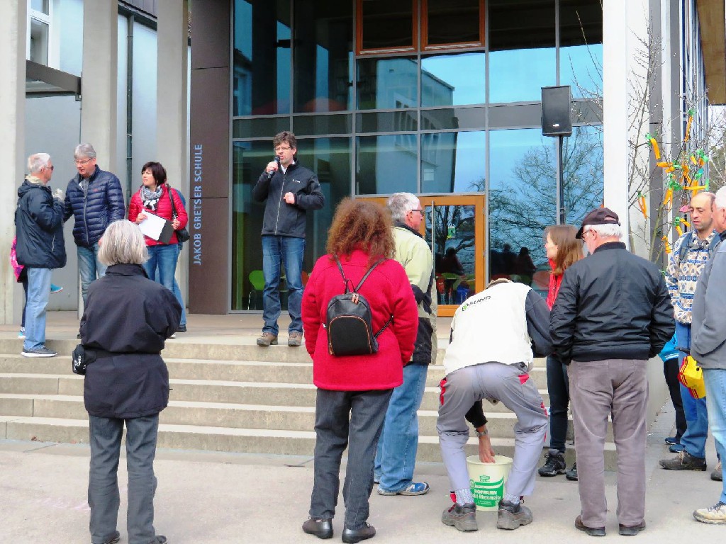 Bürgermeister Riedmann begrüßt alle Sammler