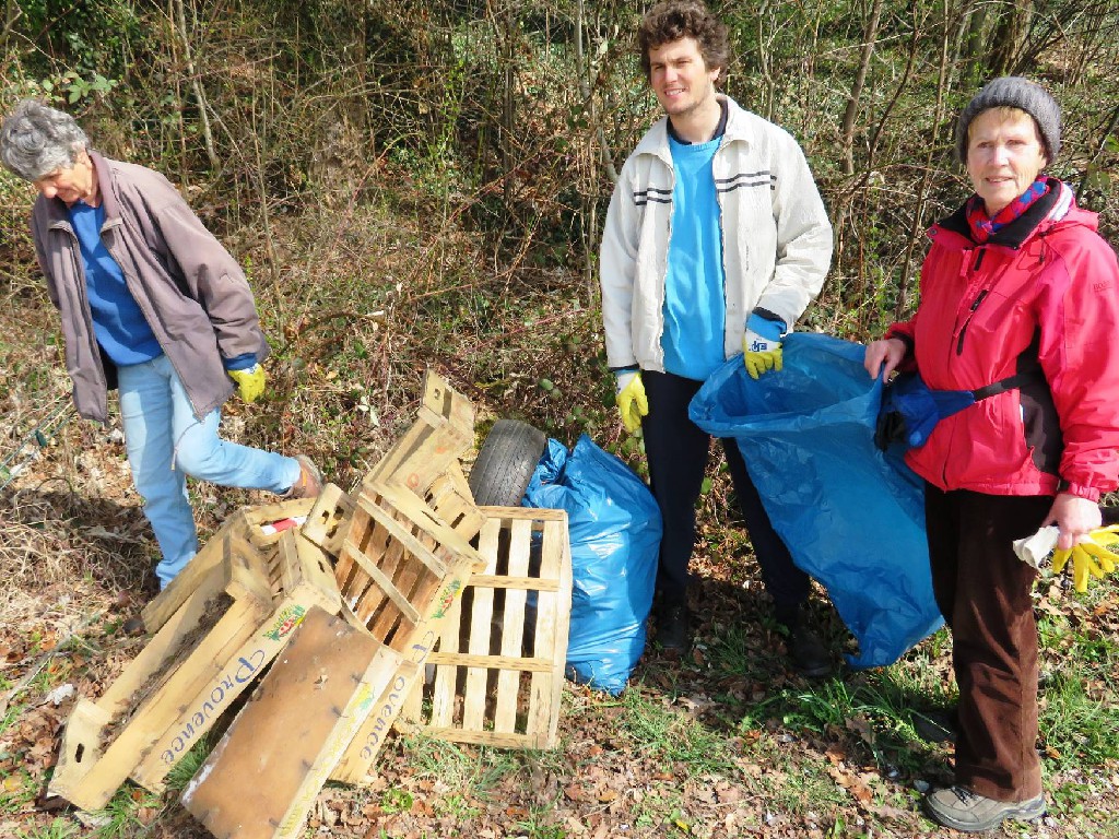 2 Reifen, Holzkisten  und vieles mehr