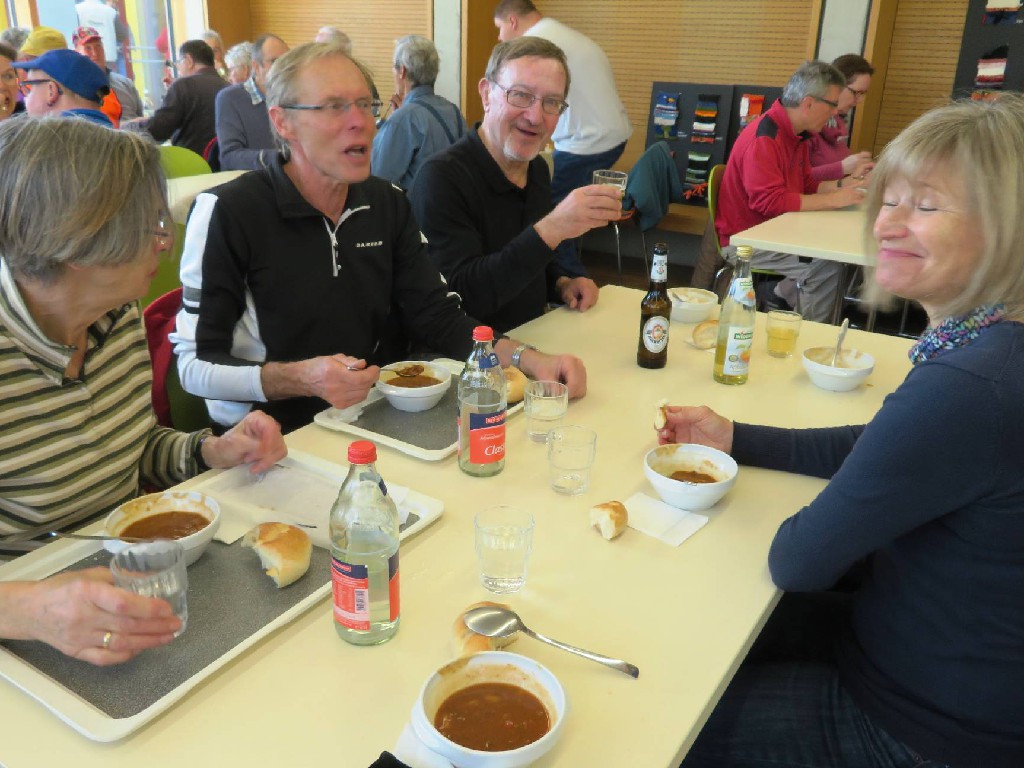 Bürgermeister Riedmann dankt  allen