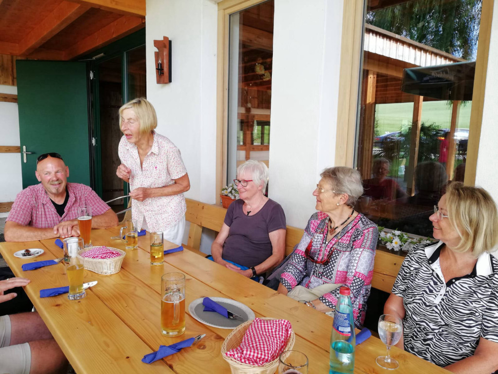 Anneliese dankt Hubert für die schöne Tour...