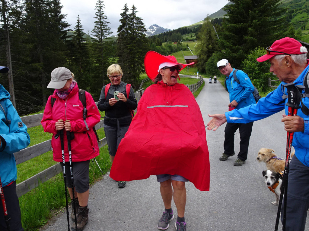 Maria kreiert neueste Regen-Mode
