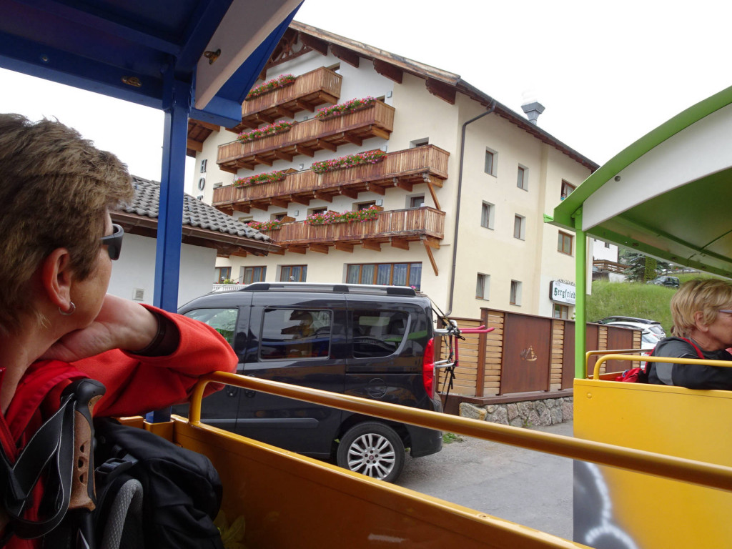 zum Hotel