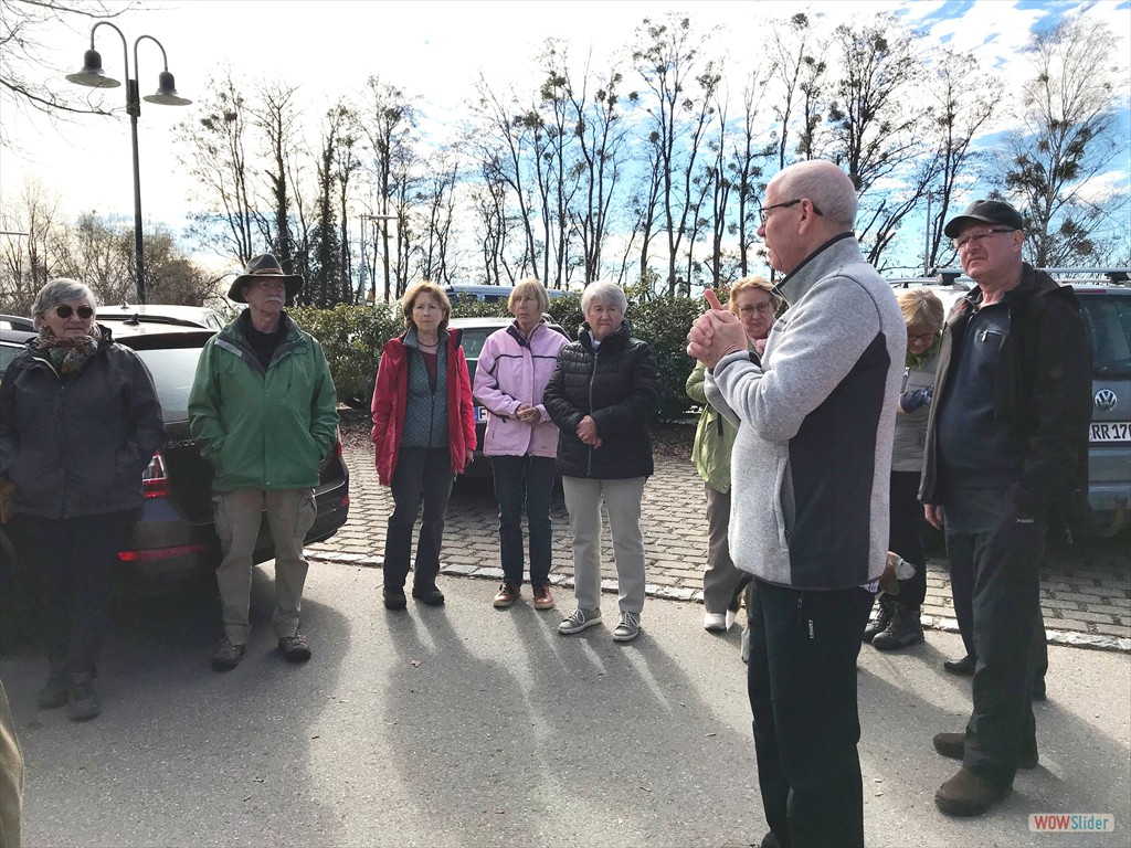 1- Theo begrüßt uns am Bahnhof